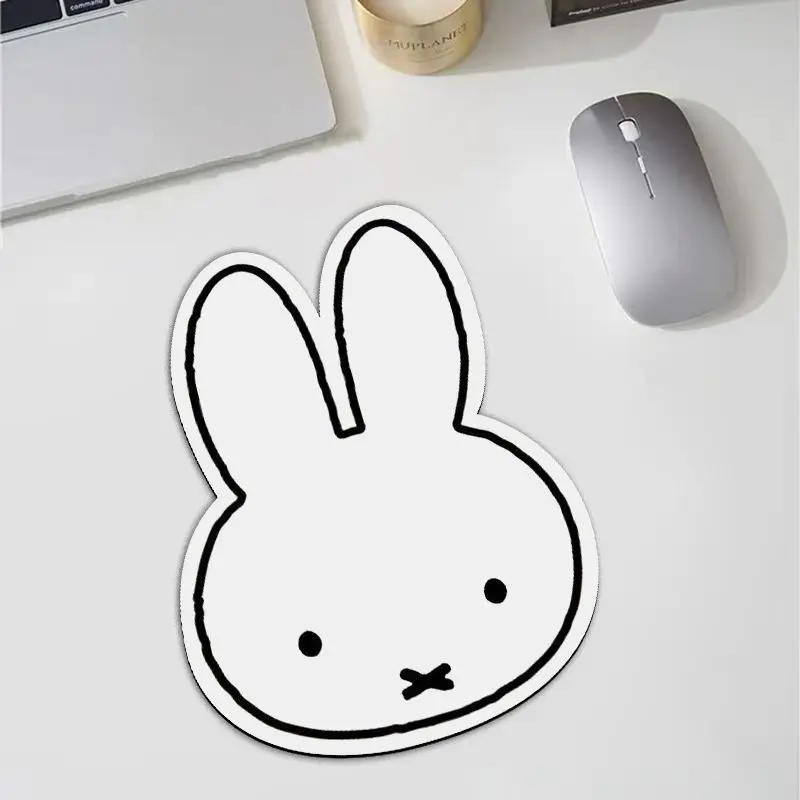 Kawaii Miffy Hasenförmiges Mau – Esports Gaming Desk Bewertung und Preis