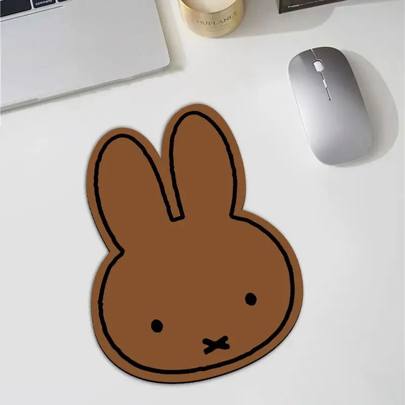 Kawaii Miffy Hasenförmiges Mau – Esports Gaming Desk Bewertung und Preis