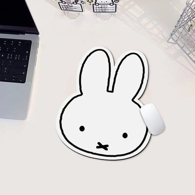 Kawaii Miffy Hasenförmiges Mau – Esports Gaming Desk Bewertung und Preis